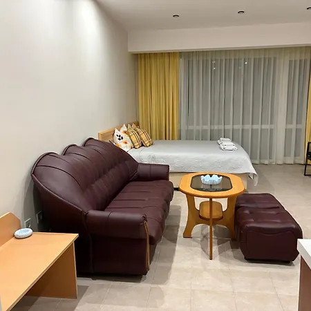 Miramar Palace 612s Apartment