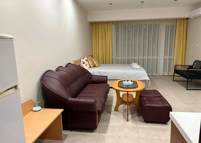 Miramar Palace 612s アパート